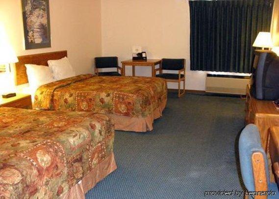 Econo Lodge Inn & Suites Меномони Стая снимка